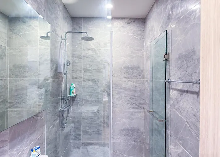 High-floor Luxury 2 Bedrooms 2 Bathrooms King&queen Bed Sky Pool Heart Of Siam District 曼谷高层奢华套房 两卧两卫 特大床 大床 无边泳池 坐落暹罗商圈核心 * 曼谷